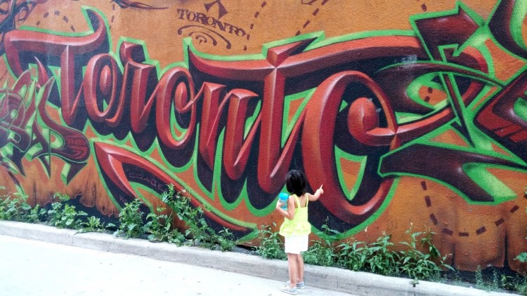 street art toronto, toronto graffiti, toronto tours, tour guys toronto, free toronto tours