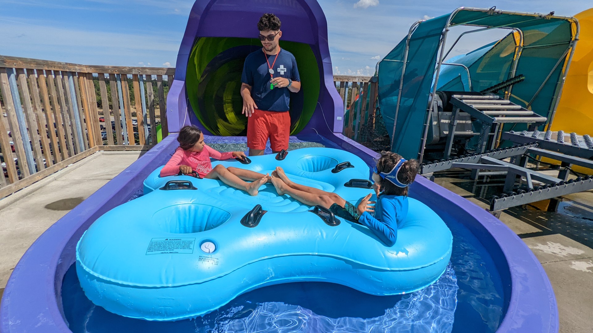 kids at toronto waterpark 