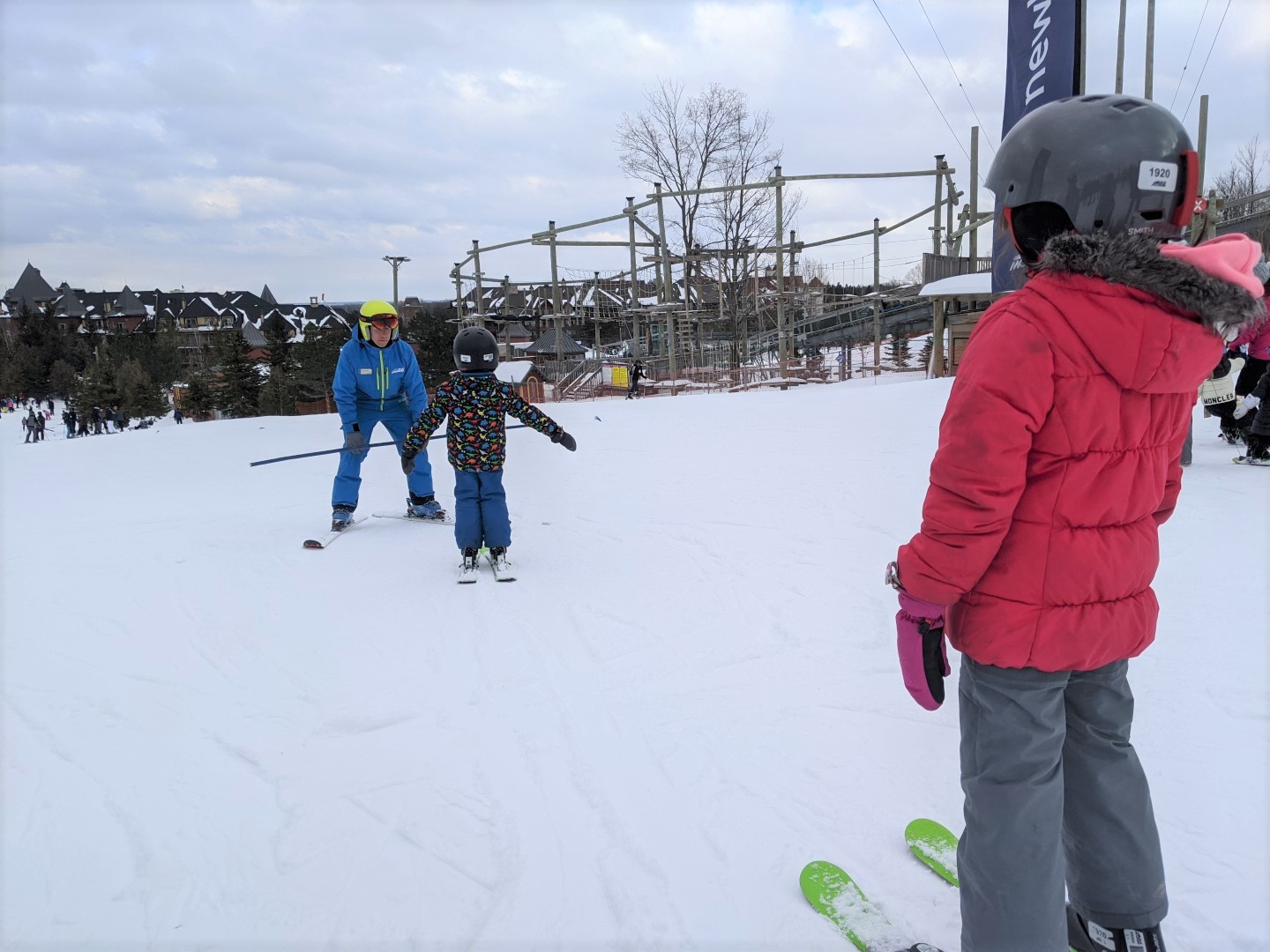 kids skiing blue mountain