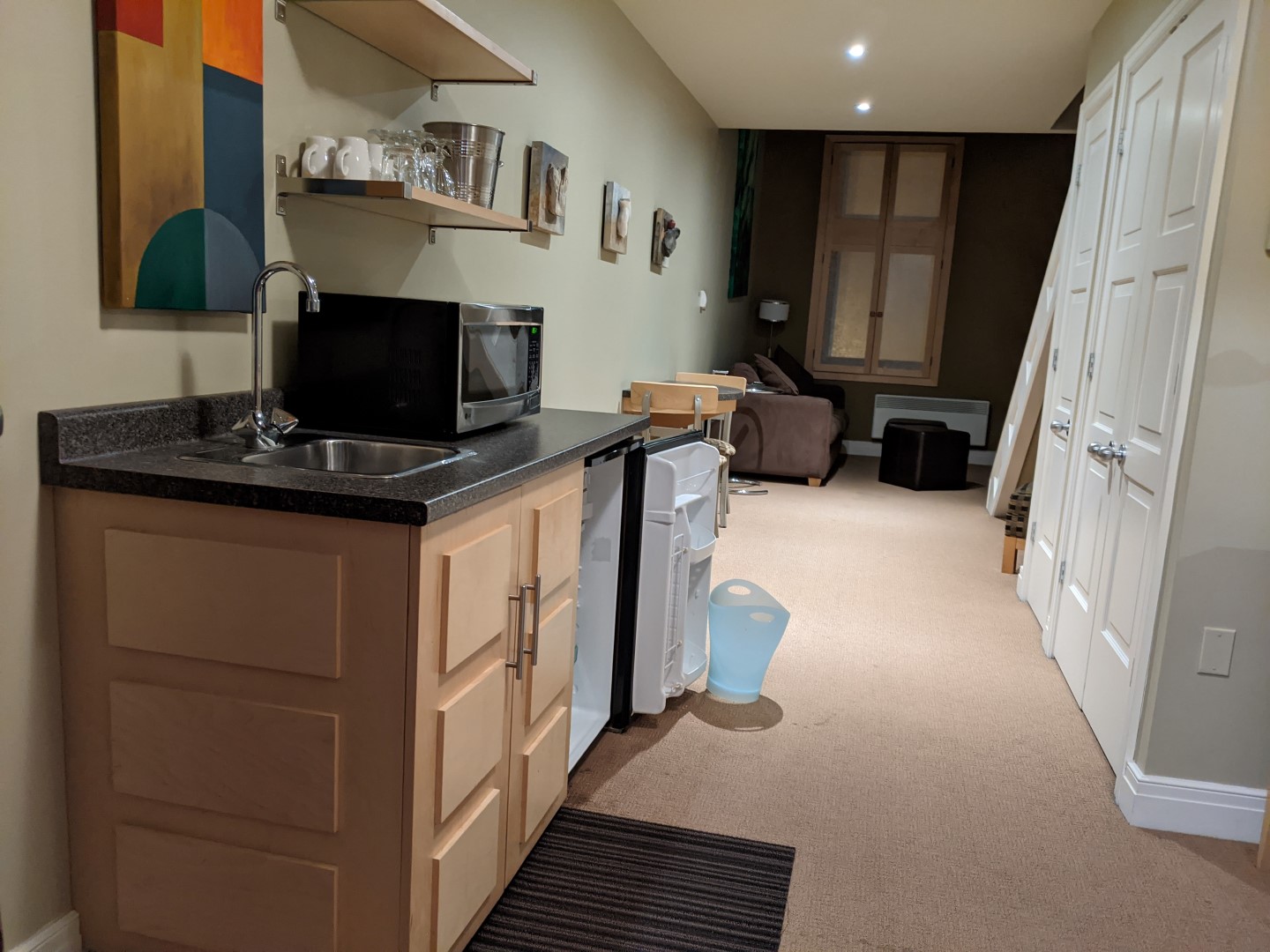 kitchenette at Bentley's Loft Stratford accommodations for families