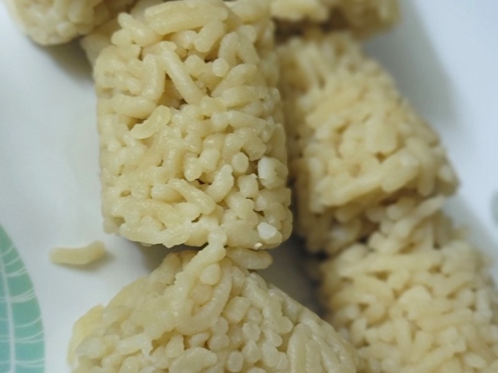 logs of Sri Lankan Manni Pittu on a white plate