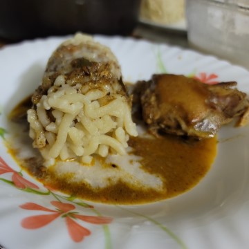 mani pittu floating in chicken curry