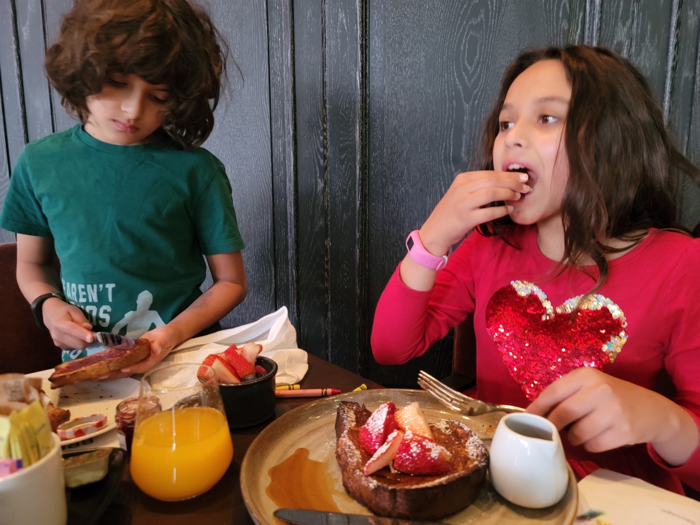 kids eating french toast at Fairmont Mission Hills sonoma