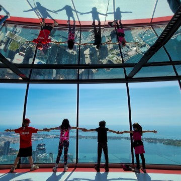 kids standing at cn tower with shadows