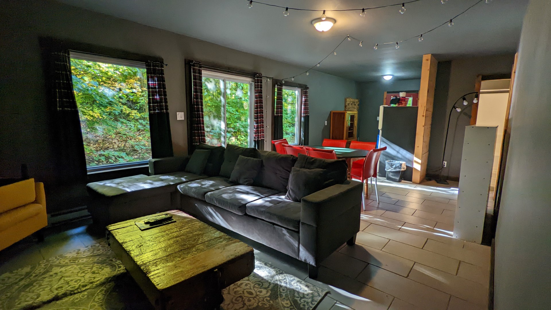 Muskoka 3 bedroom cabin living room