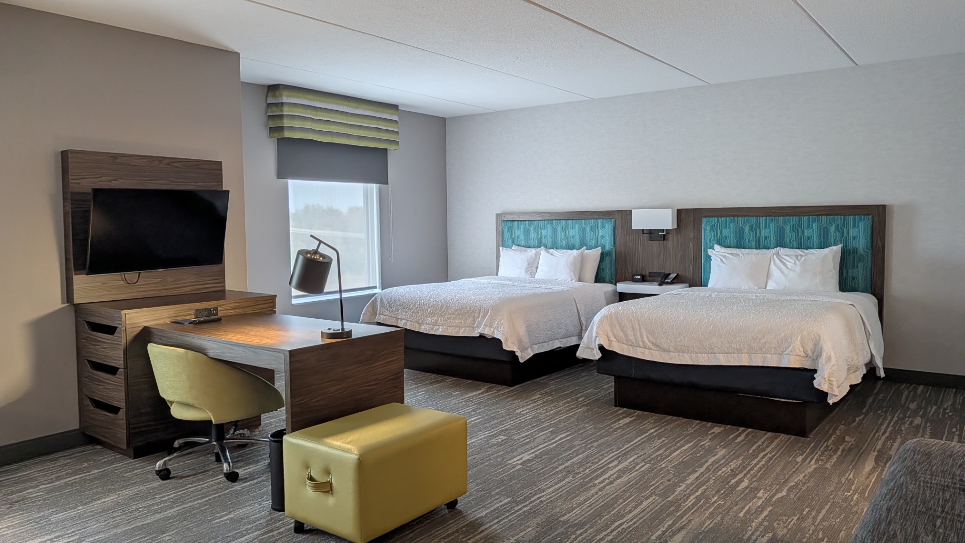 Hampton Inn Peterborough room