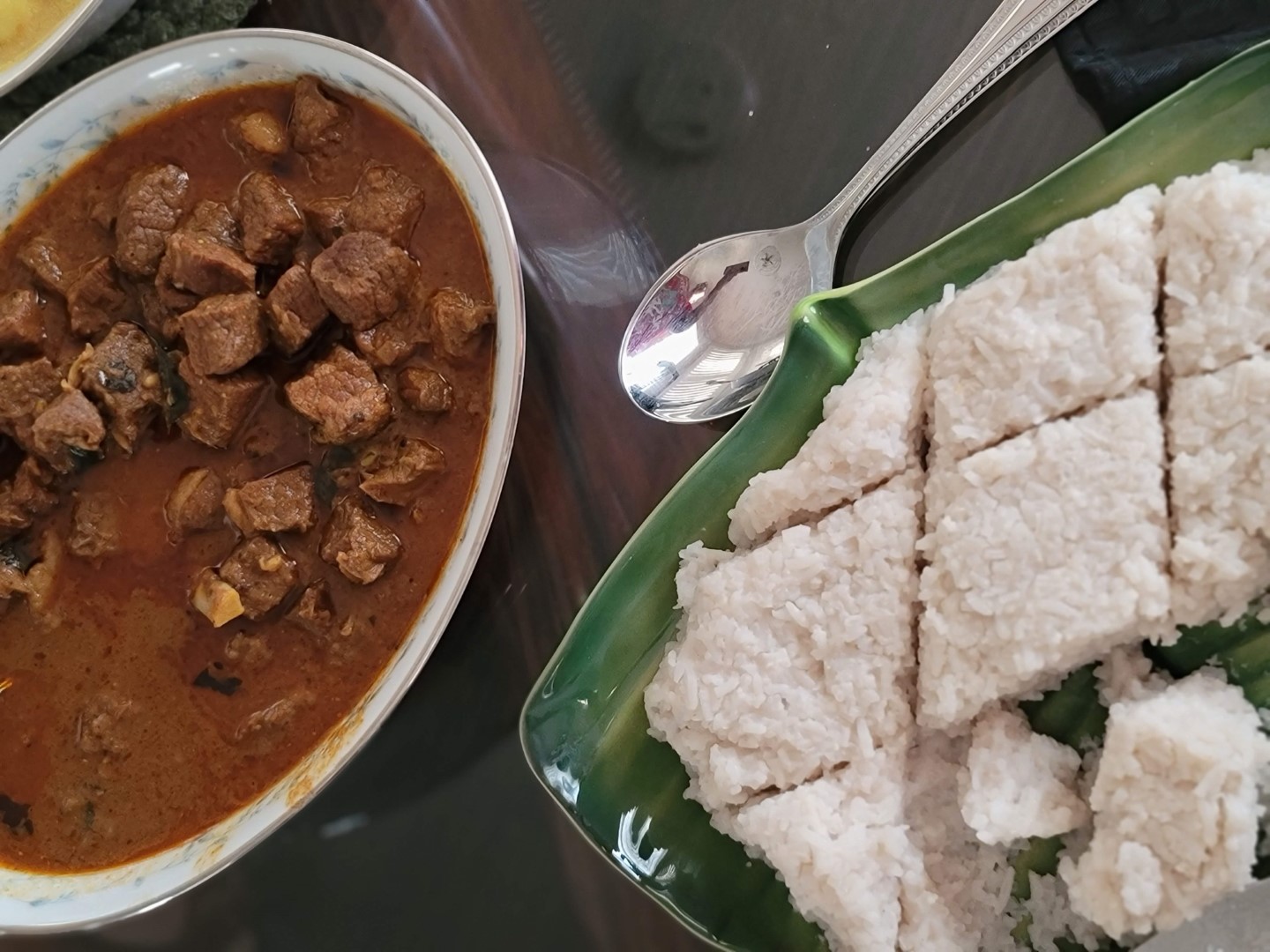 Sri Lankan Kiribath with meat curry
