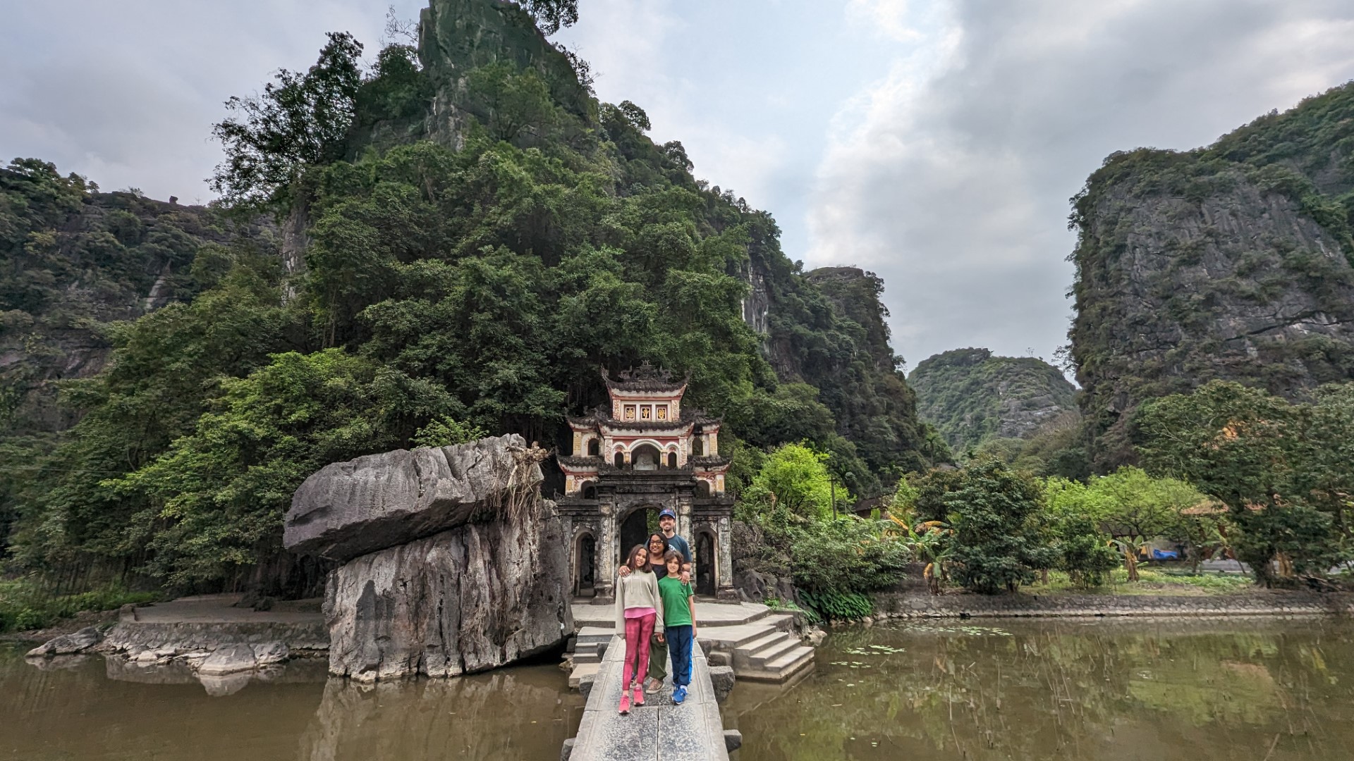 YAshy Murphy family in Vietnam