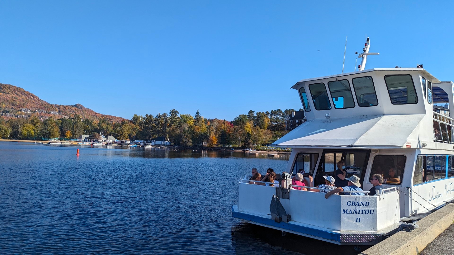 boat cruise in mont tremblant