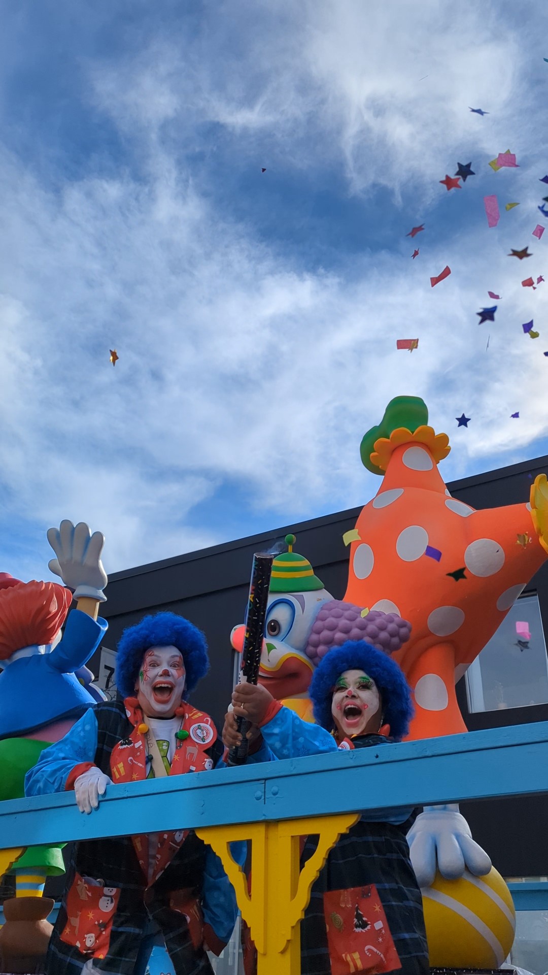 yashy and amy clowns santa claus parade (Custom)