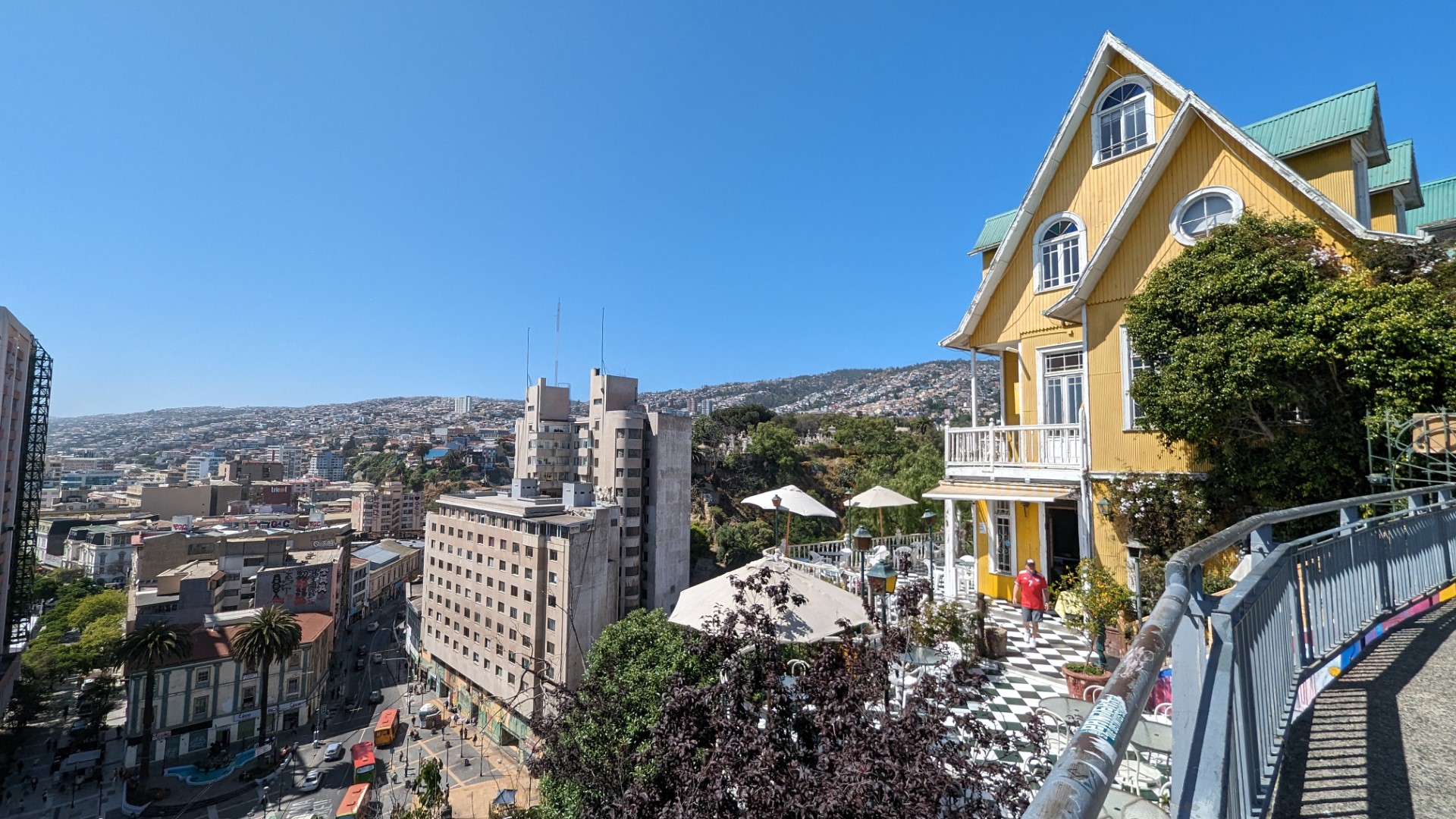 Valparaiso restaurant with a view