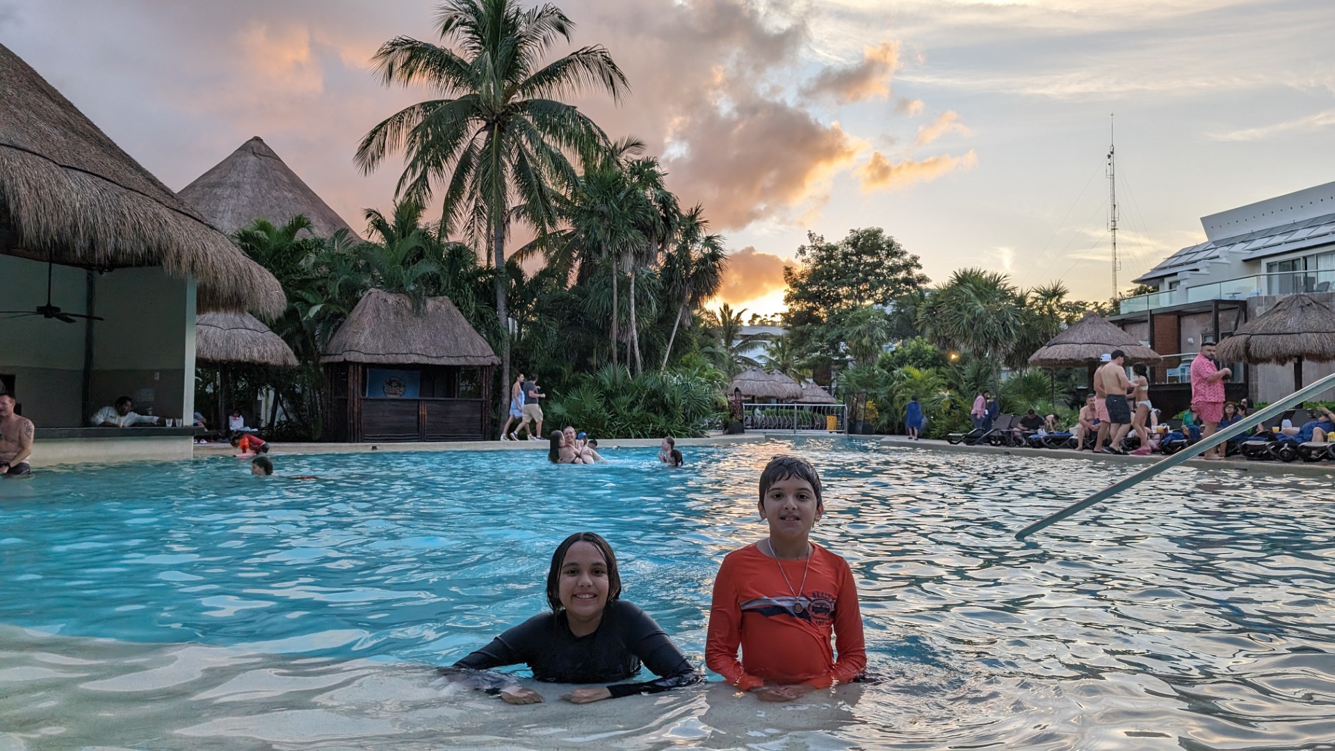 kids at Sandos Caracol pool