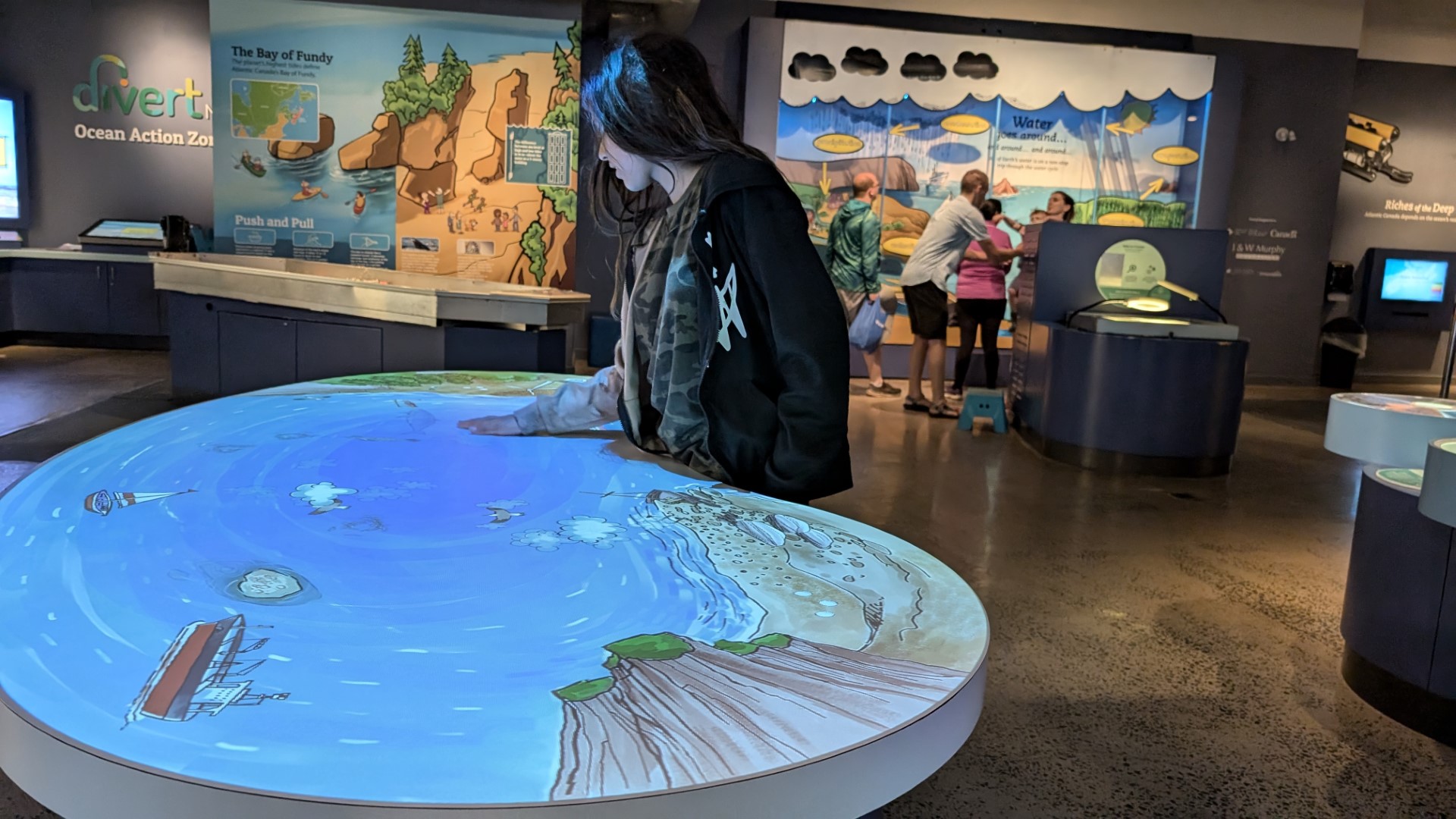 kids at Discovery Centre