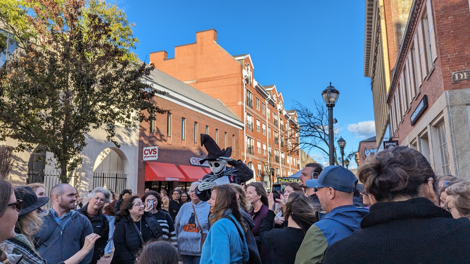 Salem crowds in October