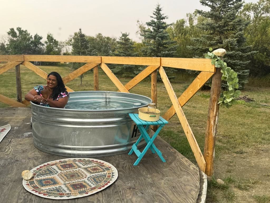  Yashy Relaxing grain bin accommodations in Saskatchewan