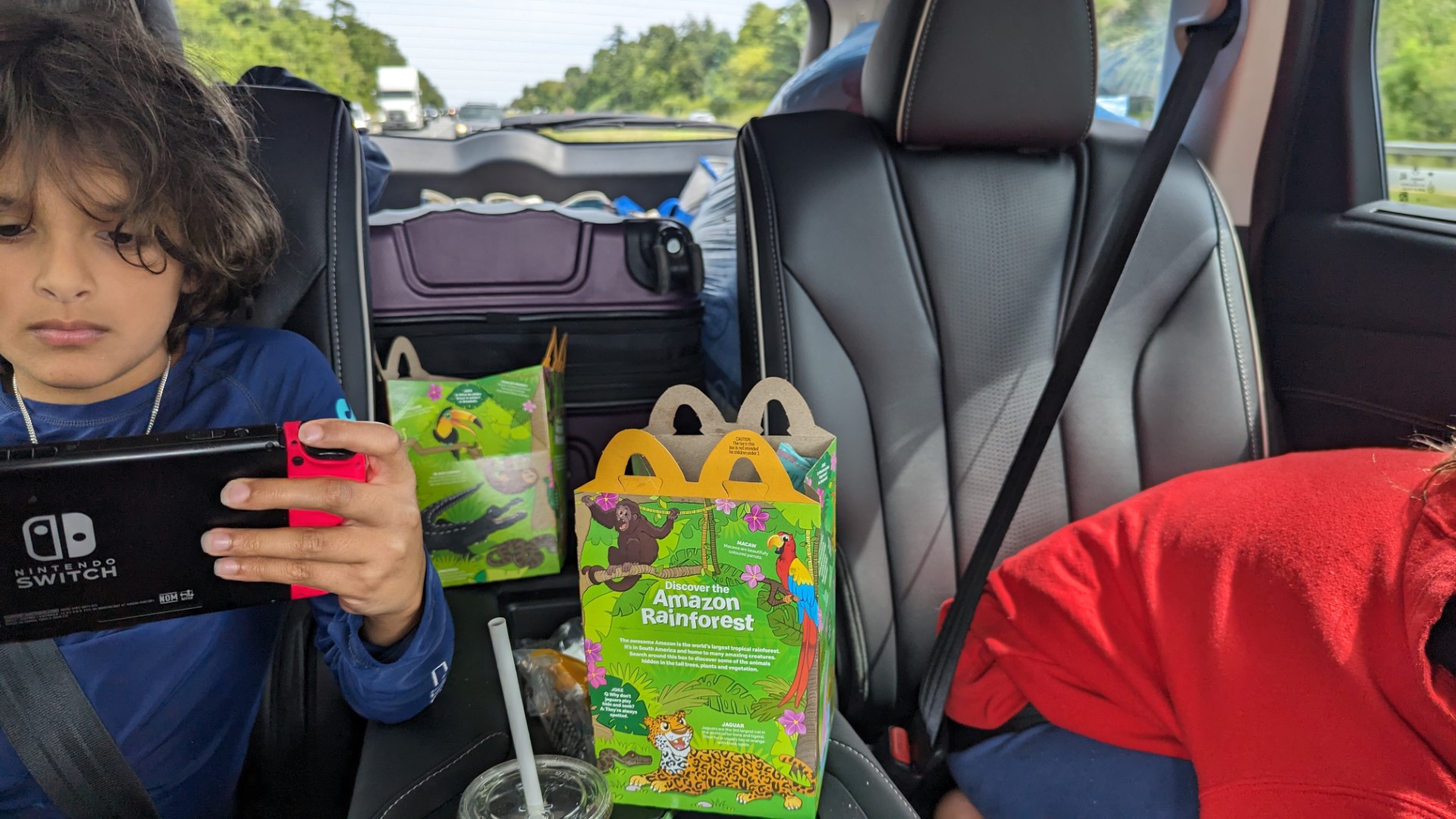 kids playing nintendo switch
