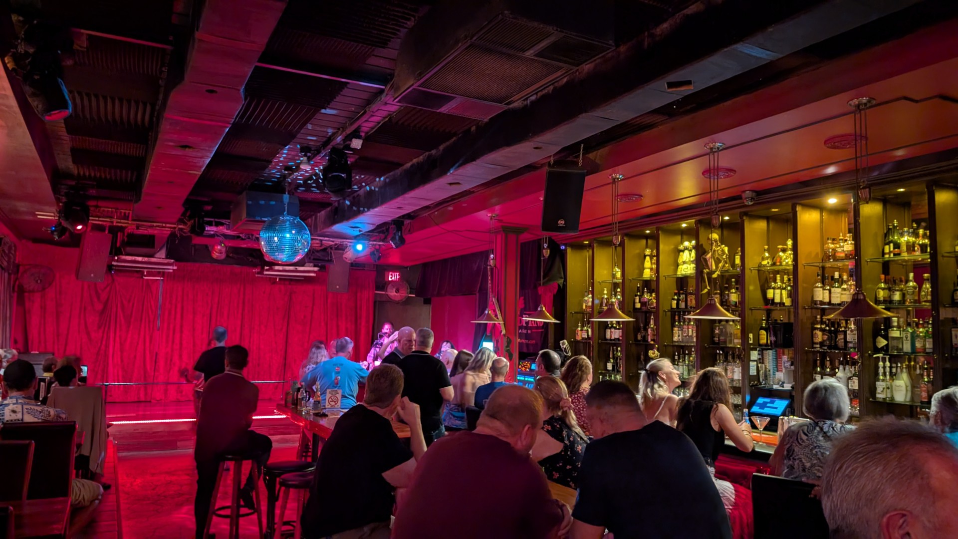 Red piano bar St. Maarten