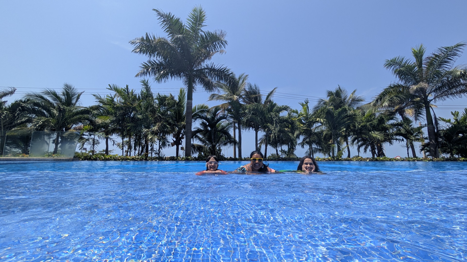 kids and mom at pool in Cartagena 