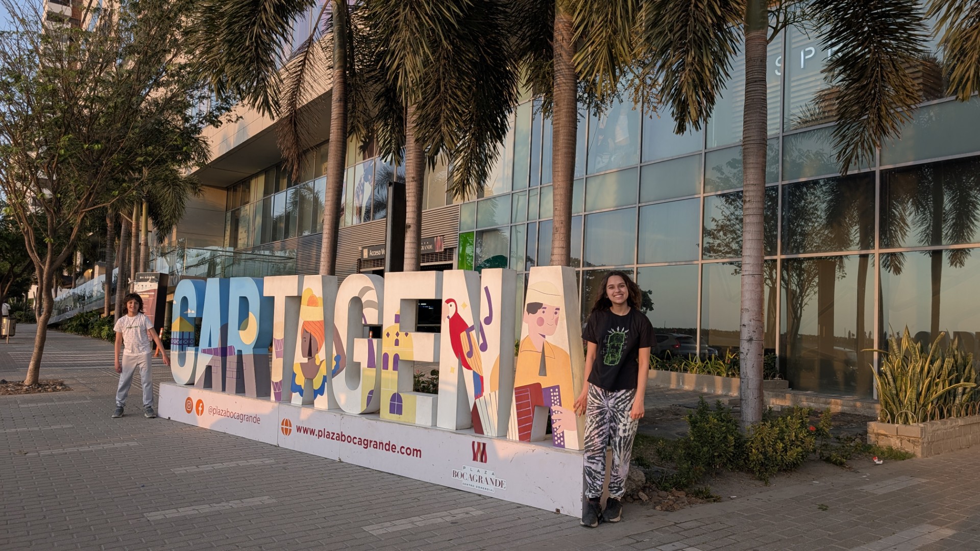 kids at Cartagena sign