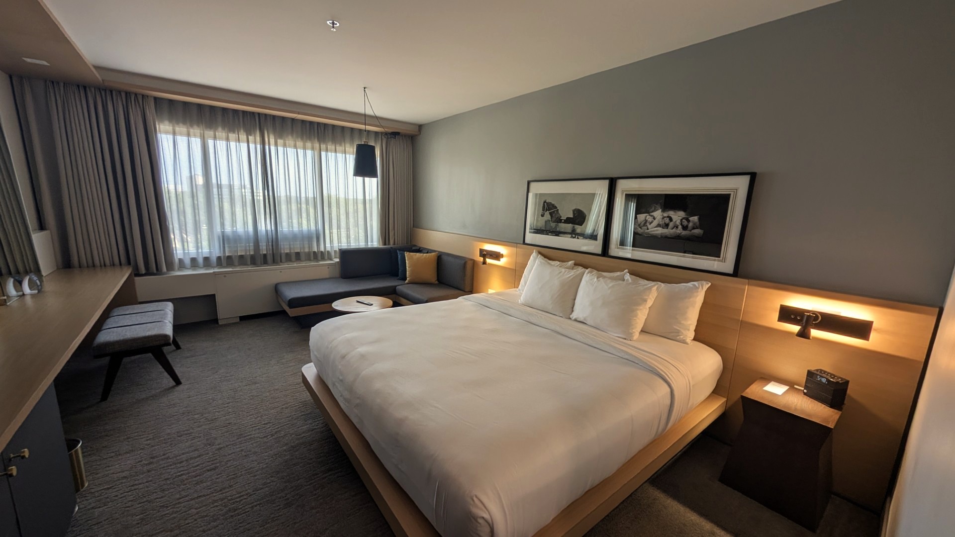 bedroom at Inn a the Forks