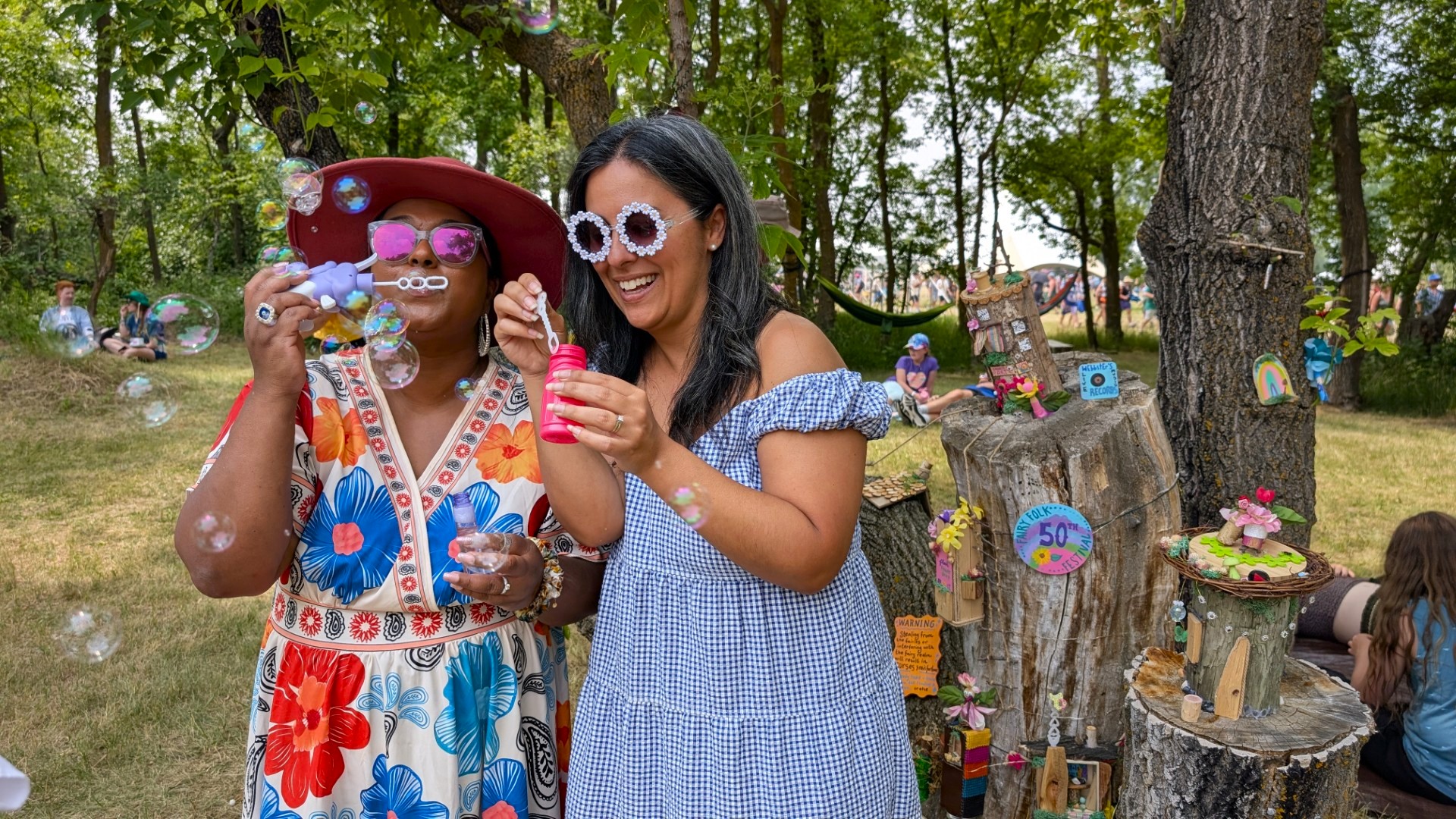 Yashy and Solmaz at Folk Festival