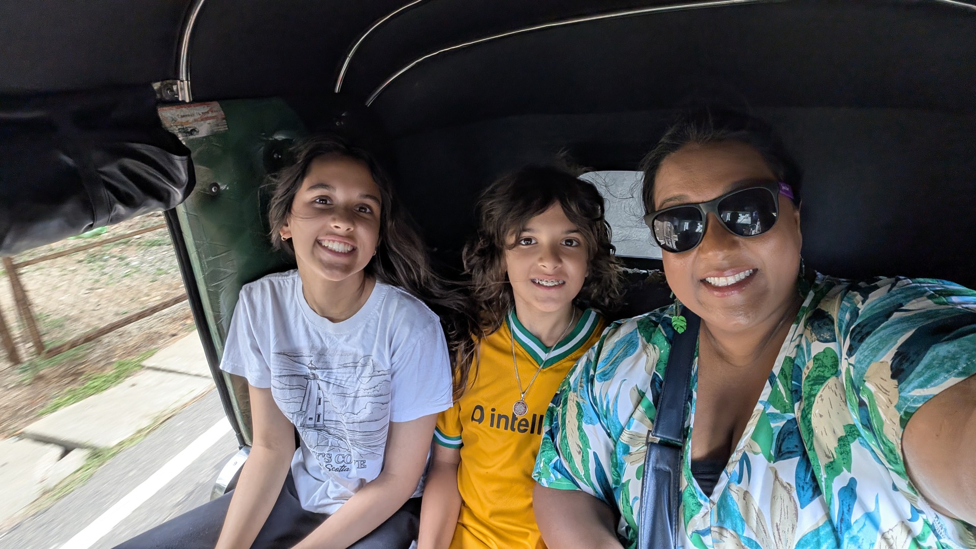 Yashy, Akira and Apollo in a Colombo trishaw