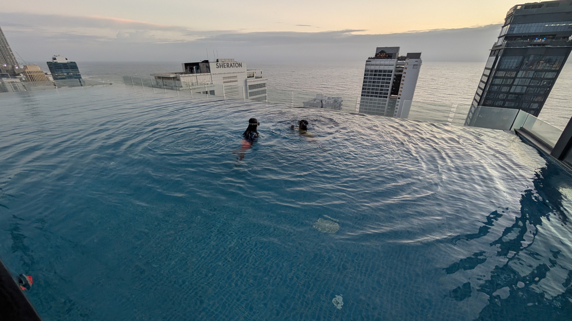 children infinity pool Colombo
