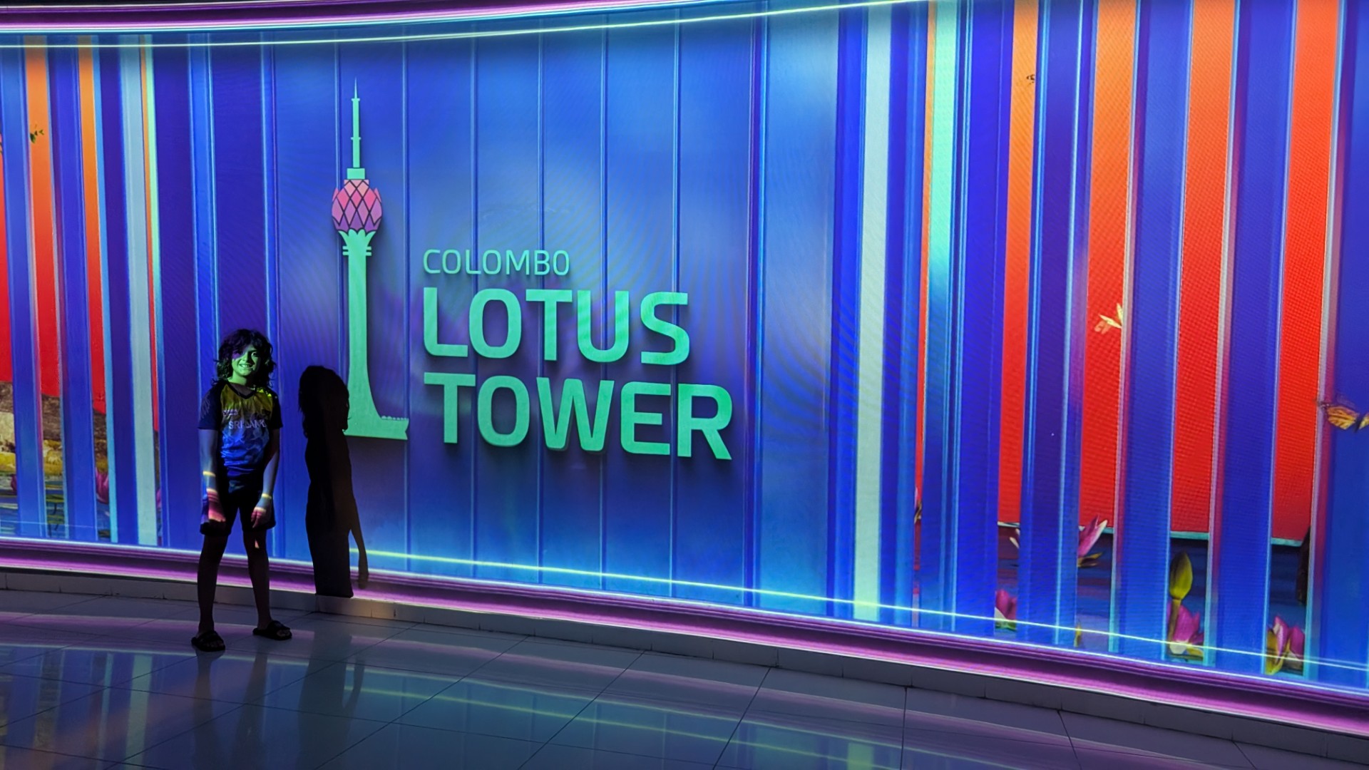kids at lotus tower colombo