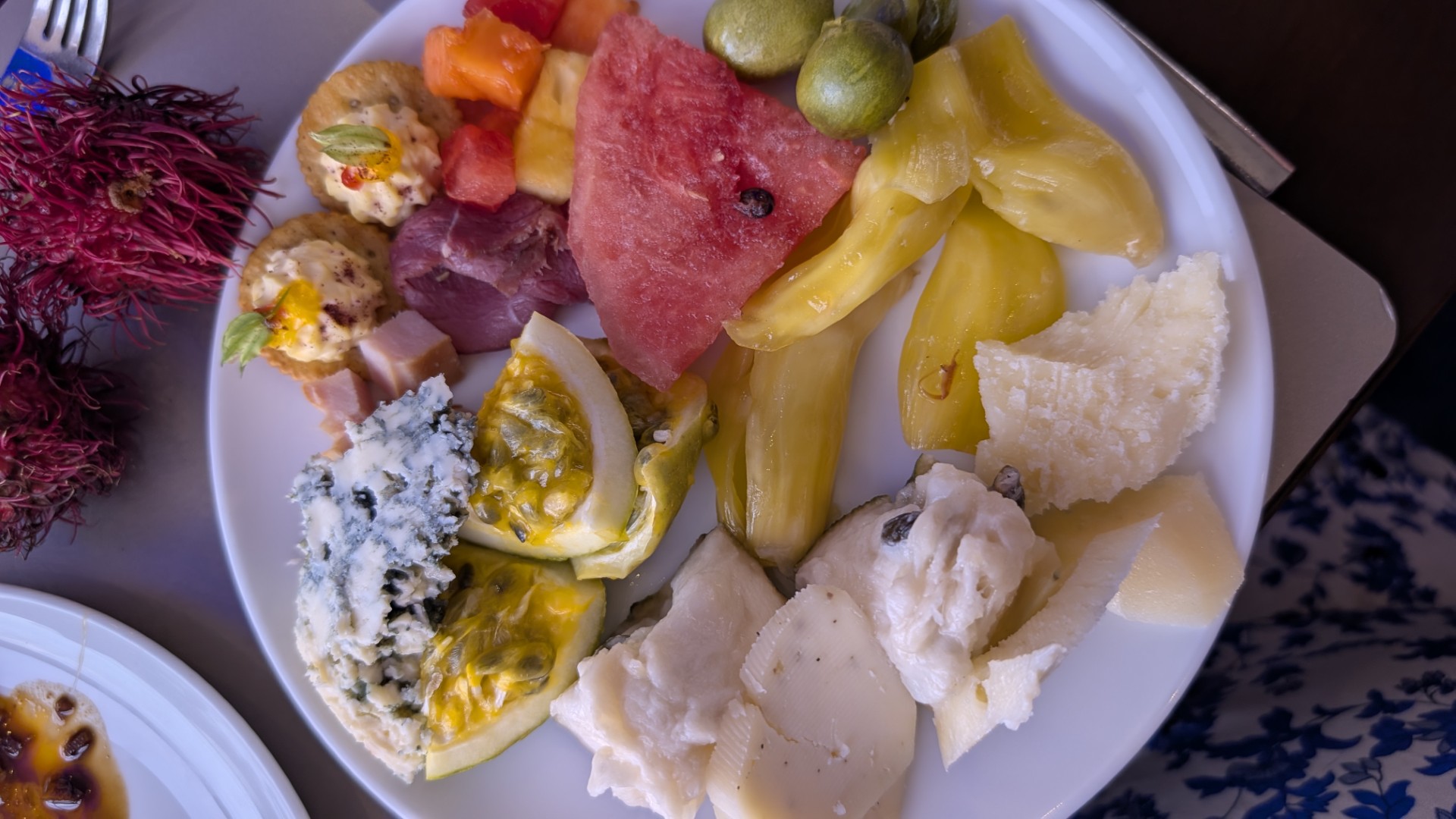 local Sri Lankan fruits at Colombo restaurant buffet