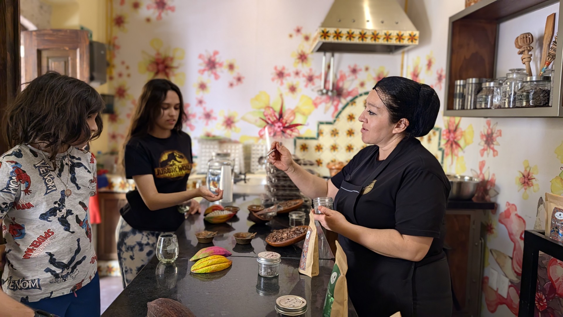 children at Tlaquepaque Chocolate tour